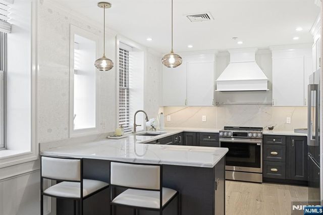 2301 Rio Vista Drive, Mahwah, NJ 07430