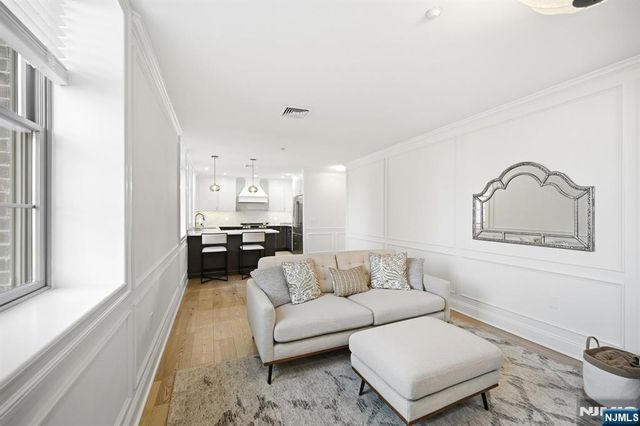 2301 Rio Vista Drive, Mahwah, NJ 07430