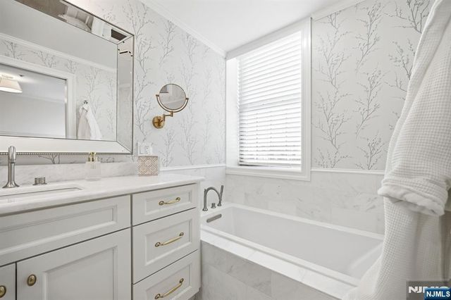 2301 Rio Vista Drive, Mahwah, NJ 07430