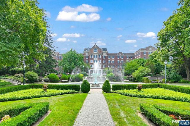 2301 Rio Vista Drive, Mahwah, NJ 07430