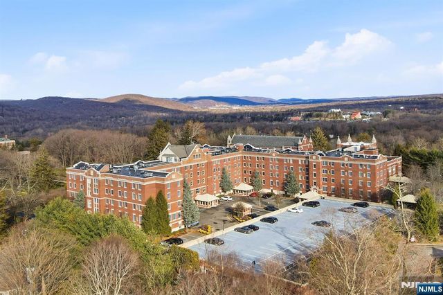 2301 Rio Vista Drive, Mahwah, NJ 07430