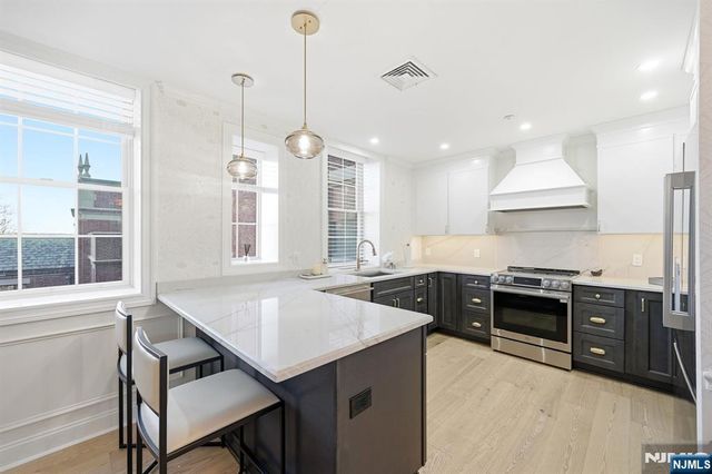 2301 Rio Vista Drive, Mahwah, NJ 07430