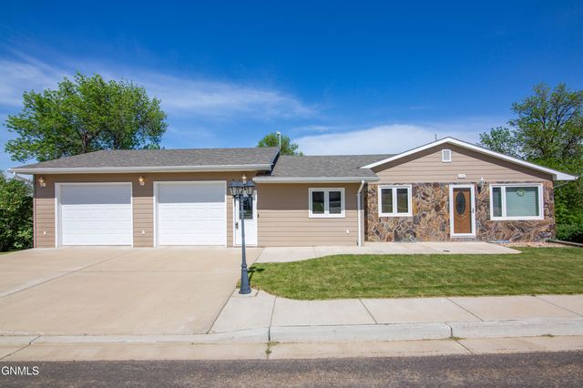 138 1st Avenue NW, Killdeer, ND 58640 property photo