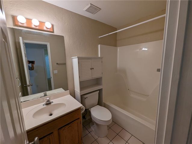 2082 E Farr Lane, Fayetteville, AR 72703