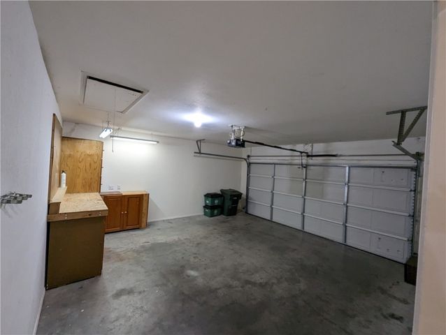 2082 E Farr Lane, Fayetteville, AR 72703