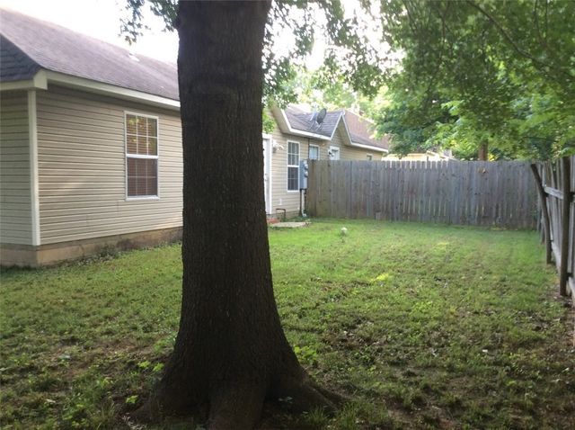 2082 E Farr Lane, Fayetteville, AR 72703