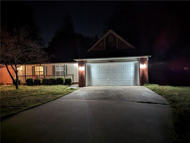 2082 E Farr Lane, Fayetteville, AR 72703