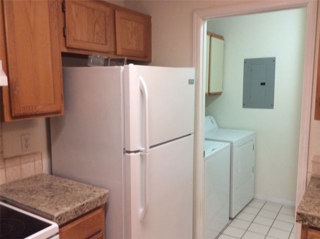 2082 E Farr Lane, Fayetteville, AR 72703