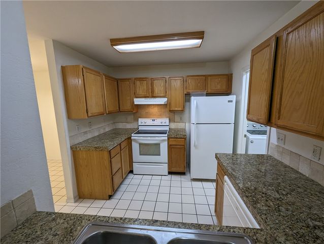 2082 E Farr Lane, Fayetteville, AR 72703