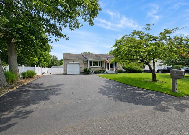 12 Walnut Street, Centereach, NY 11720