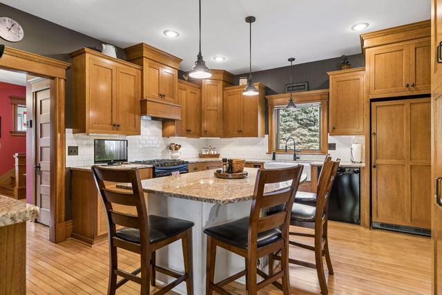 978 Lake Elmo Avenue N, Lake Elmo, MN 55042