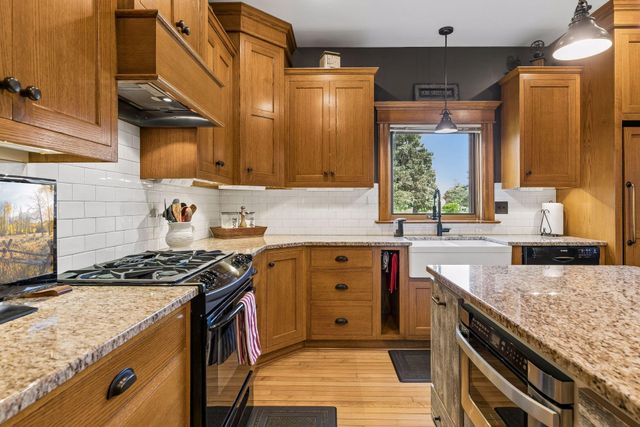 978 Lake Elmo Avenue N, Lake Elmo, MN 55042