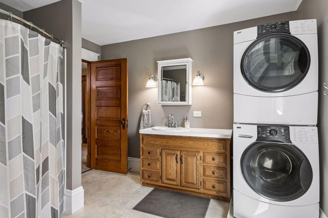 978 Lake Elmo Avenue N, Lake Elmo, MN 55042
