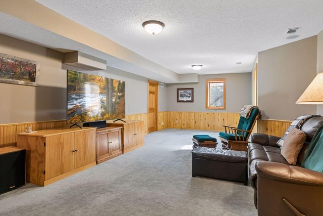 978 Lake Elmo Avenue N, Lake Elmo, MN 55042