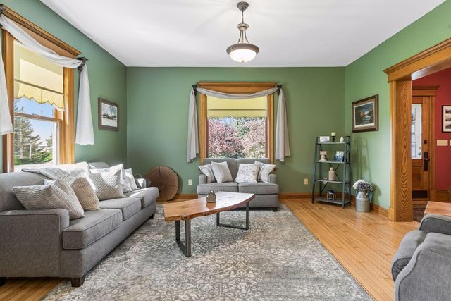 978 Lake Elmo Avenue N, Lake Elmo, MN 55042
