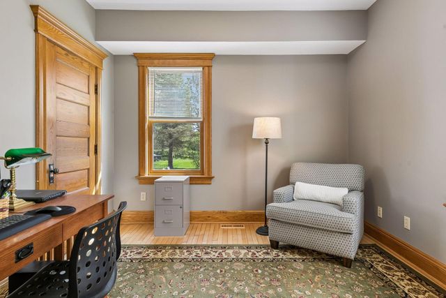 978 Lake Elmo Avenue N, Lake Elmo, MN 55042