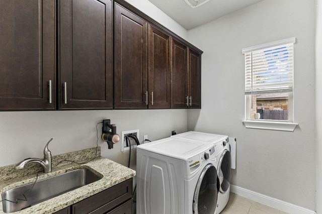 106 Groesbeck LN, Leander, TX 78641