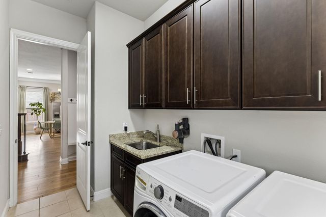 106 Groesbeck LN, Leander, TX 78641
