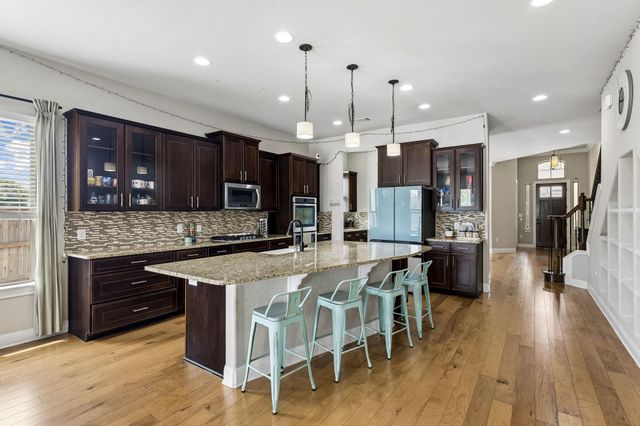 106 Groesbeck LN, Leander, TX 78641
