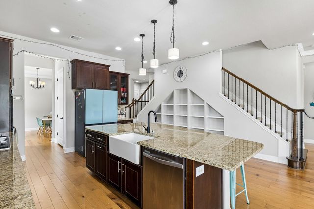 106 Groesbeck LN, Leander, TX 78641