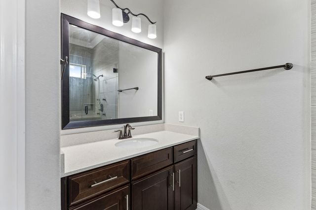 106 Groesbeck LN, Leander, TX 78641