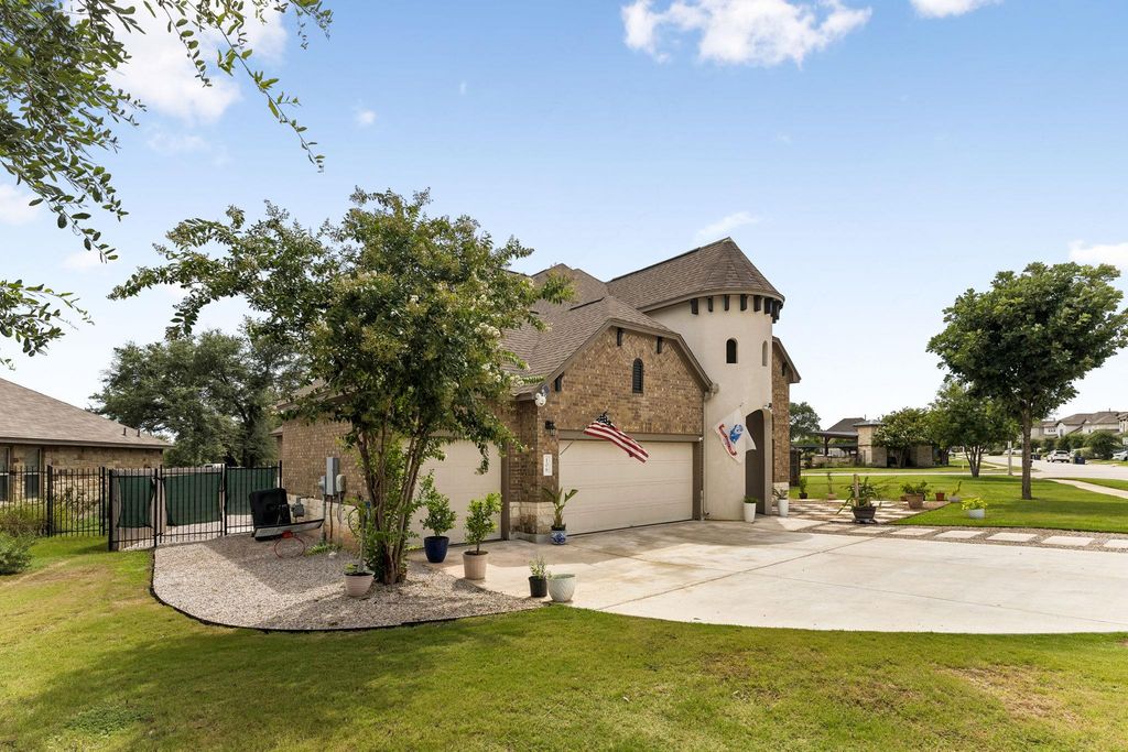 106 Groesbeck LN, Leander, TX 78641