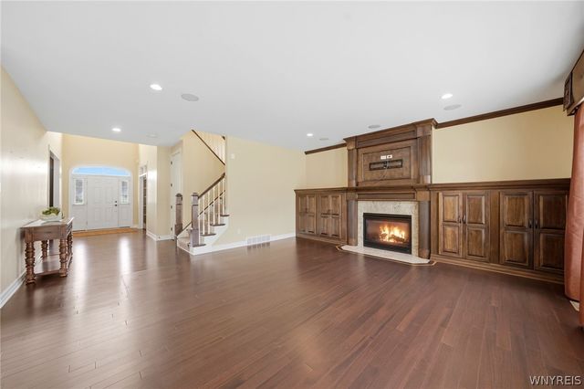 35 Worthington Lane, Lancaster, NY 14086