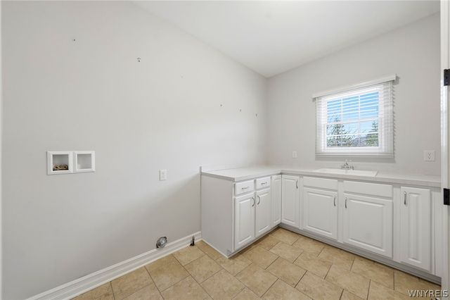 35 Worthington Lane, Lancaster, NY 14086
