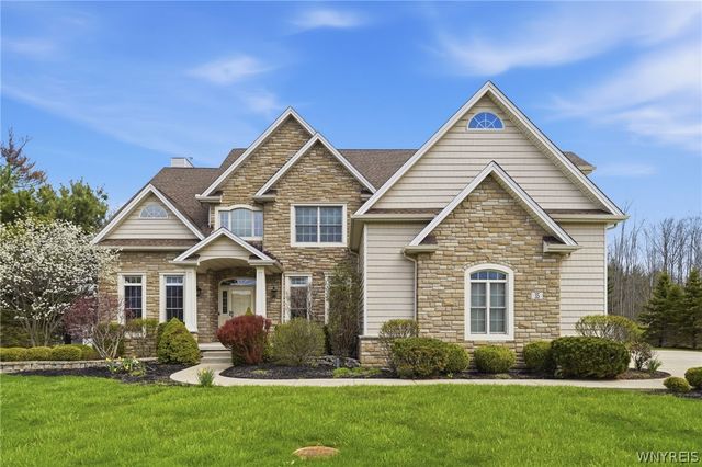 35 Worthington Lane, Lancaster, NY 14086