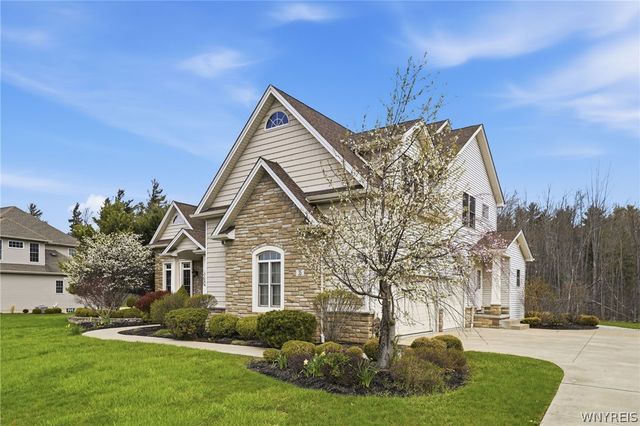 35 Worthington Lane, Lancaster, NY 14086