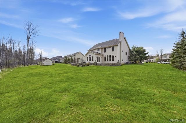 35 Worthington Lane, Lancaster, NY 14086