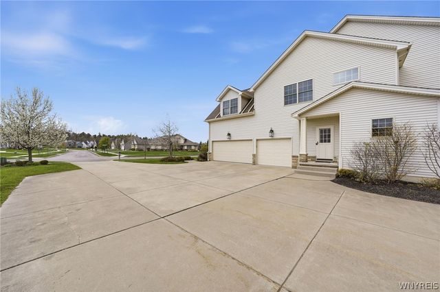 35 Worthington Lane, Lancaster, NY 14086