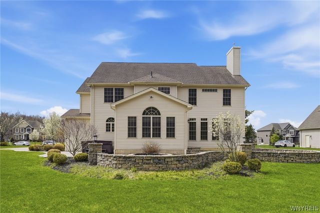 35 Worthington Lane, Lancaster, NY 14086