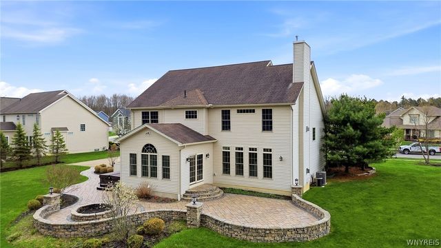 35 Worthington Lane, Lancaster, NY 14086