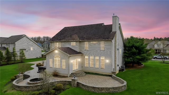 35 Worthington Lane, Lancaster, NY 14086
