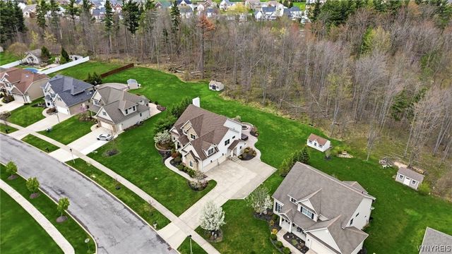35 Worthington Lane, Lancaster, NY 14086