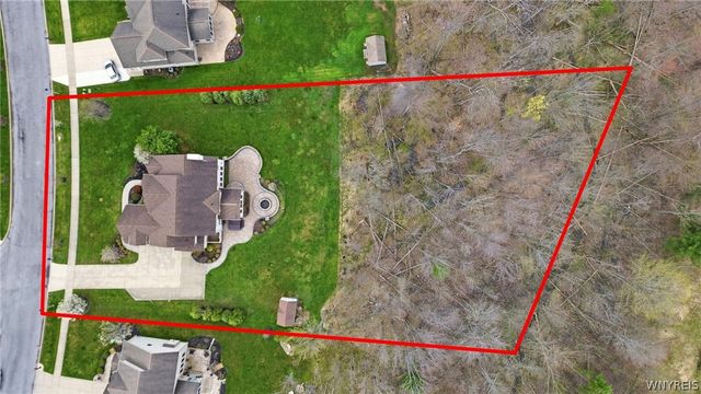35 Worthington Lane, Lancaster, NY 14086