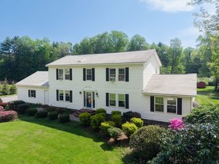 45 River Rd, Sturbridge, MA 01566