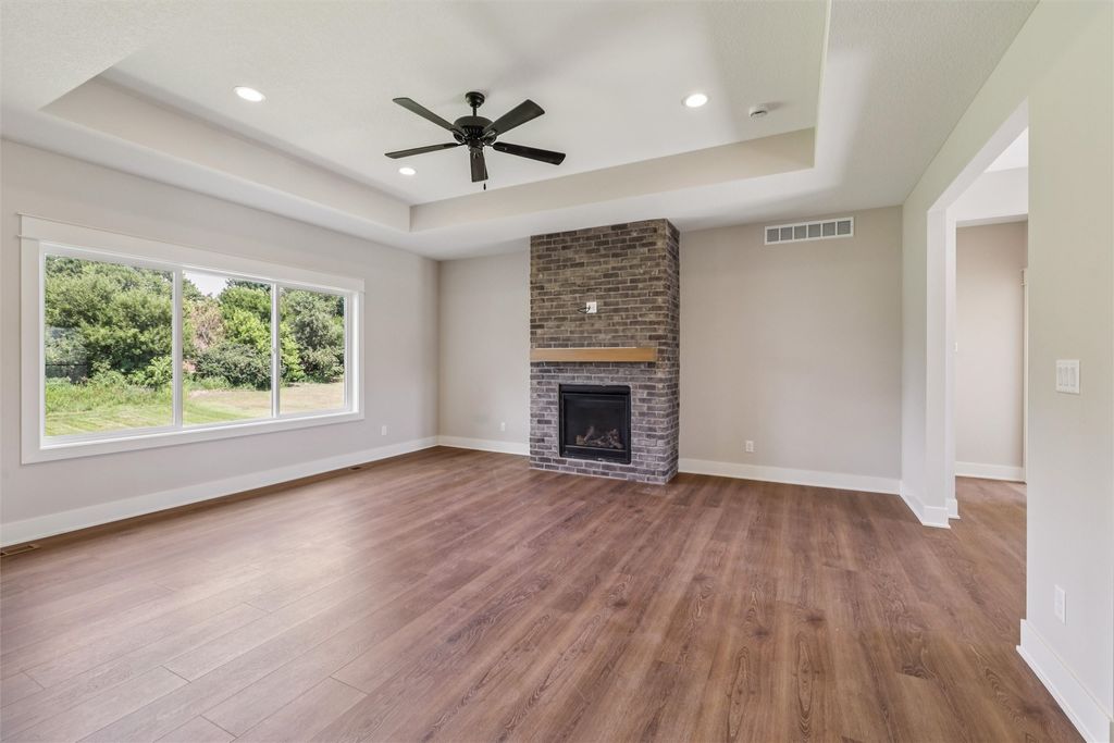 475 SE Walnut Woods Drive, West Des Moines, IA 50265