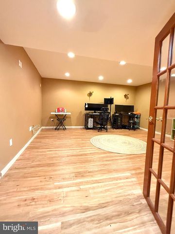 74 HEMPSTEAD DR, Newark, DE 19702