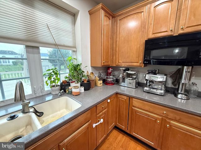 74 HEMPSTEAD DR, Newark, DE 19702