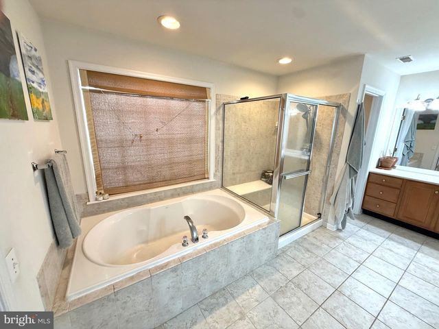 74 HEMPSTEAD DR, Newark, DE 19702