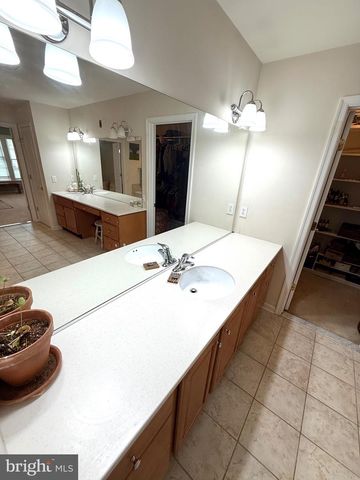 74 HEMPSTEAD DR, Newark, DE 19702