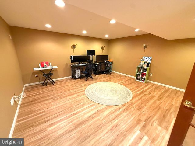 74 HEMPSTEAD DR, Newark, DE 19702
