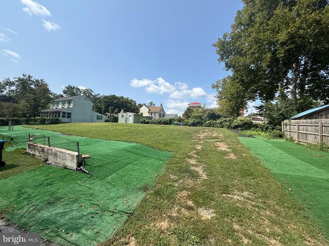 19 WATER ST, Newark, DE 19702