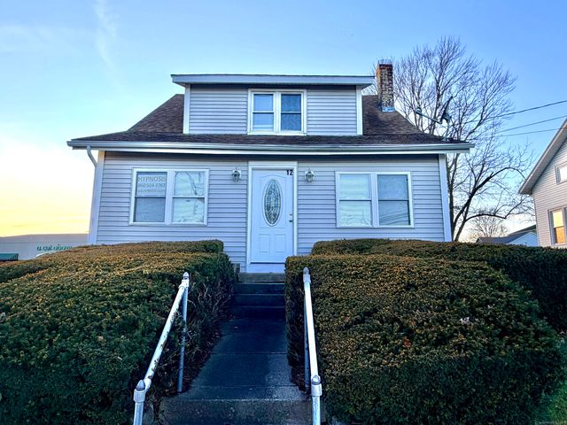 12 Clark Lane A, Waterford, CT 06385