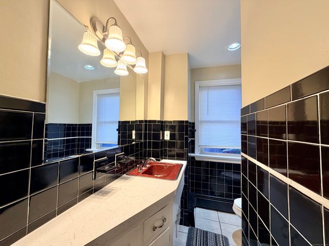 12 Clark Lane A, Waterford, CT 06385