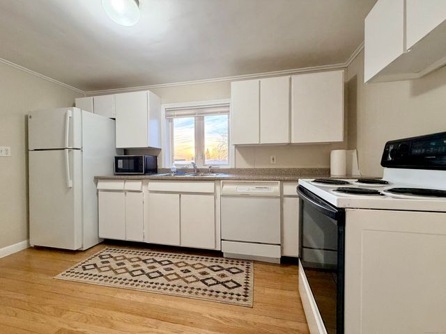 12 Clark Lane A, Waterford, CT 06385