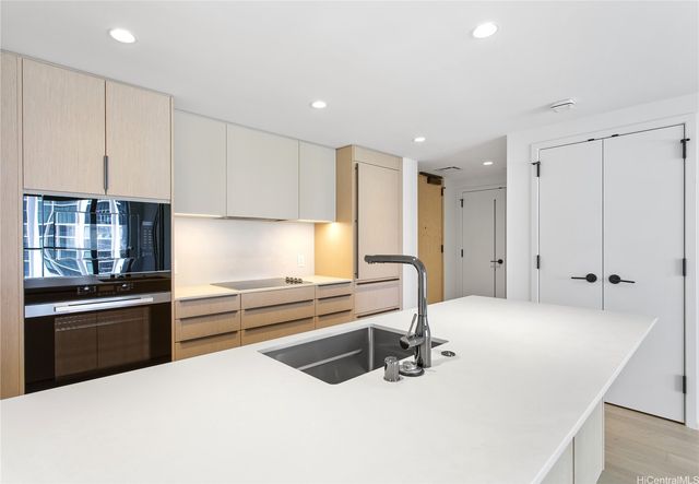 333 Ward Avenue 616, Honolulu, HI 96814