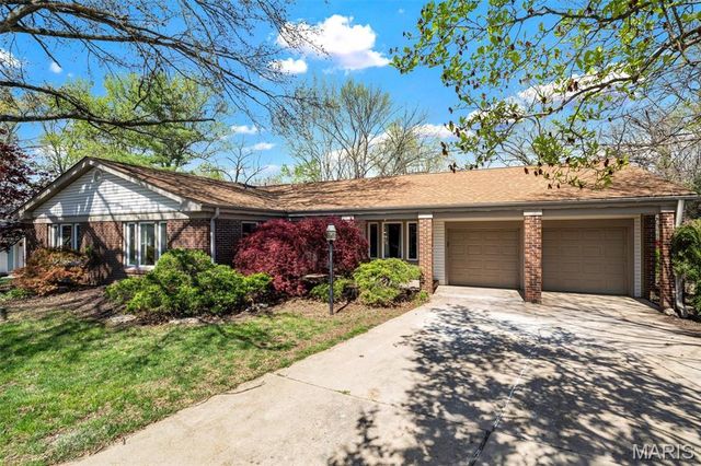 1869 Walnutway Drive, St Louis, MO 63146